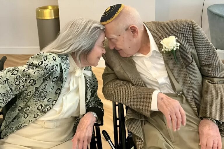 100 سال کا دولہا 102 برس کی دلہن، برنی لٹمین اور مارجوری فٹمین نے شادی کر کے گنیز ورلڈ ریکارڈز میں دنیا کے معمر ترین نوبیہاتا جوڑے کے طور پر اپنا نام درج کرا لیا