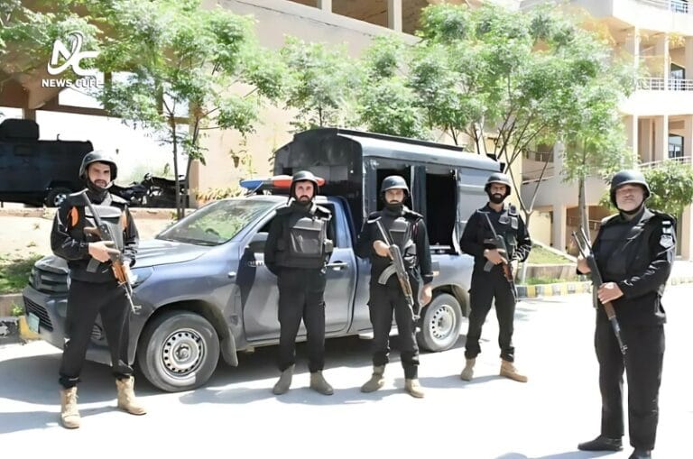 کراچی میں نئے سال کے موقع پر دفعہ 144 نافذ کر دی گئی ہے، جس کے تحت 31 دسمبر سے یکم جنوری تک آتشبازی اور ہوائی فائرنگ پر پابندی ہوگی تاکہ شہریوں کی حفاظت کو یقینی بنایا جا سکے۔