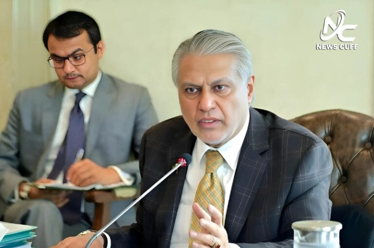 اسحاق ڈار نے پریس کانفرنس میں بنگلا دیش سے تعلقات، غزہ کی صورتحال، کشمیر کا مسئلہ، سفارتی تنہائی، دہشتگردی اور معاشی ترقی پر گفتگو کی۔