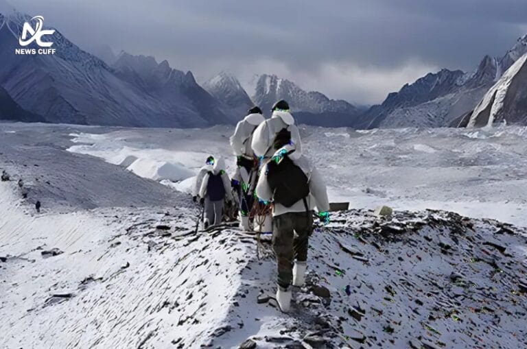 سیاچن، دنیا کا بلند ترین اور سرد ترین میدانِ جنگ ہے جہاں پاک فوج کے جوان شدید مشکلات کے باوجود بہادری سے وطن کا دفاع کر رہے ہیں۔