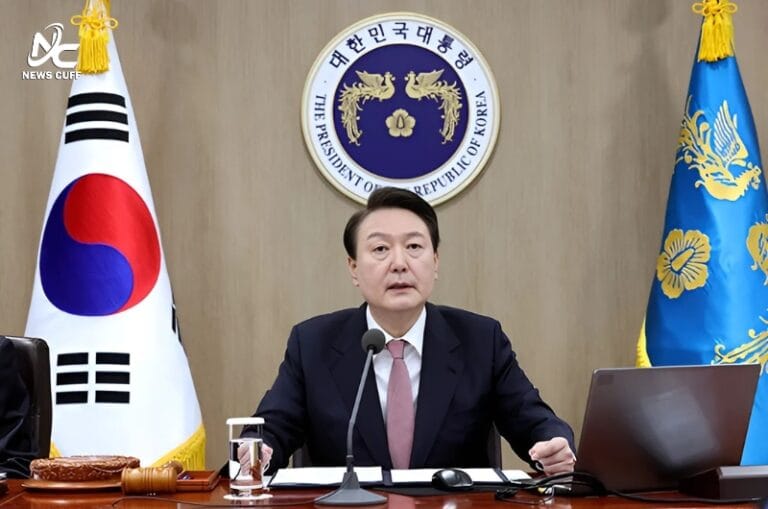 جنوبی کوریا کے معطل صدر یون سک یول کو گرفتار کر لیا گیا، تفتیشی ٹیم نے سیڑھیوں کے ذریعے ان کی رہائش گاہ میں داخل ہو کر گرفتاری عمل میں لائی