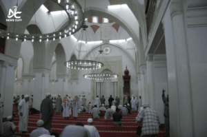 "مسجدِ قبلتین، مدینہ میں واقع ایک اہم مسجد ہے جس کی تاریخ اور اہمیت اسلامی تاریخ میں سنگ میل کی حیثیت رکھتی ہے۔ یہ وہ مقام ہے جہاں قبلہ کی سمت بیت المقدس سے خانہ کعبہ کی طرف تبدیل ہوئی