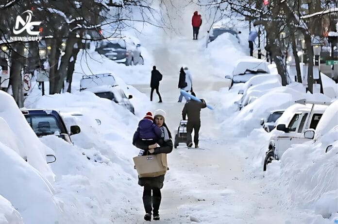 امریکہ میں برفانی طوفان سے شدید برفباری، ہوائی سفر میں مشکلات اور لاکھوں گھروں میں بجلی کی بندش ہوئی، اور حکام نے 50 ملین شہریوں کے لیے خراب موسم کا انتباہ جاری کیا۔