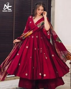 انار کلی اور پیپلم ڈریسز – 2025 کے عید کے خاص فیشن ٹرینڈز