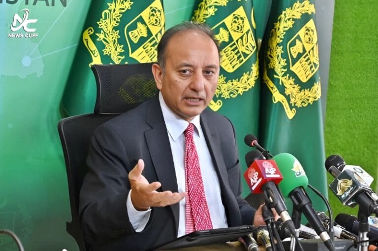 پاکستانی سیاست میں لندن پلان، جنوبی پنجاب صوبے کا مطالبہ، آرمی چیف پر تنازع اور عدلیہ سے انصاف کی امید پر بحث جاری ہے۔