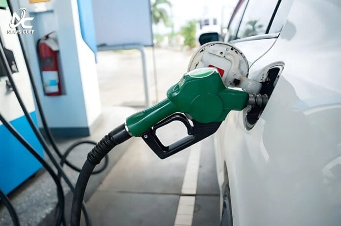 وفاقی حکومت نے پیٹرول، ڈیزل، مٹی کے تیل اور لائٹ ڈیزل کی قیمتوں میں کمی کا اعلان کر دیا، نئی قیمتوں کا اطلاق آج رات 12 بجے سے ہوگا۔