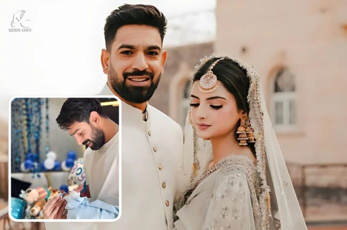 حارث رؤف نے اپنے نومولود بیٹے کی پہلی تصویر شیئر کر دی، شاہین آفریدی نے خوشخبری دی، شاداب خان نے مبارکباد دی، حارث نے انسٹاگرام پر تصویر پوسٹ کی، اہلیہ مزنا بھی موجود تھیں، بیٹے کا نام محمد مصطفیٰ حارث رکھا گیا۔