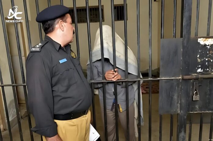 کراچی میں قیمتی گاڑیاں چھیننے والے گینگ کا سرغنہ پولیس کانسٹیبل نکلا، جو مختلف علاقوں میں لگژری گاڑیاں چوری اور اسلحے کے زور پر چھین کر دوسرے شہروں میں فروخت کرتا تھا