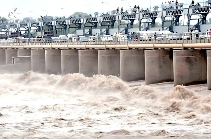 بھارت نے 24 گھنٹے بندش کے بعد دریائے چناب میں اچانک پانی چھوڑ دیا