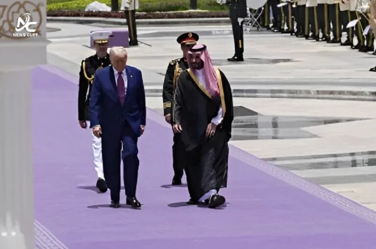 ٹرمپ کا شاہی استقبال: سعودی عرب میں غیر روایتی پروٹوکول، خاتون اول کی غیر موجودگی نے توجہ حاصل کی