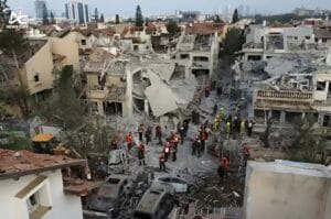 اسرائیل پر ایرانی حملہ: کیا تیسری بڑی جنگ کی شروعات ہو چکی ہے؟