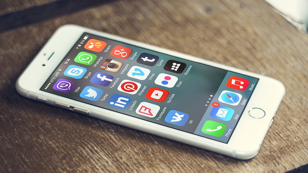 Smartphone screen showing social media app icons including Facebook, Twitter, Instagram and YouTube.