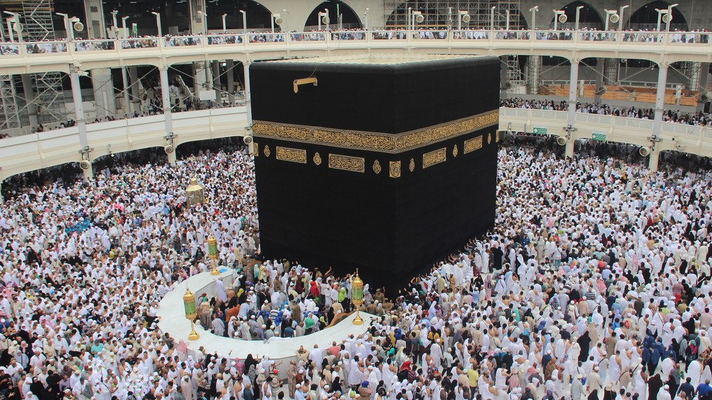 Pilgrims performing tawaf around the Kaaba at Masjid al-Haram in Makkah, as Hajj installment payment figures are released in Pakistan